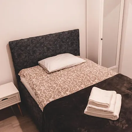 캠프장 Auto Kamp Titograd 포드고리차