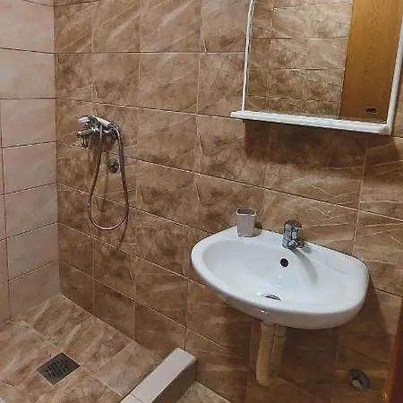 Auto Kamp Titograd 3* 포드고리차