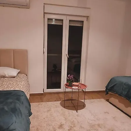 Auto Kamp Titograd 캠프장 3*